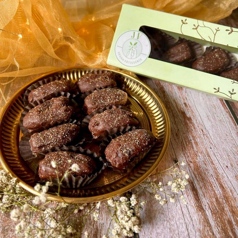 Dates filled with Nuts Chocolate